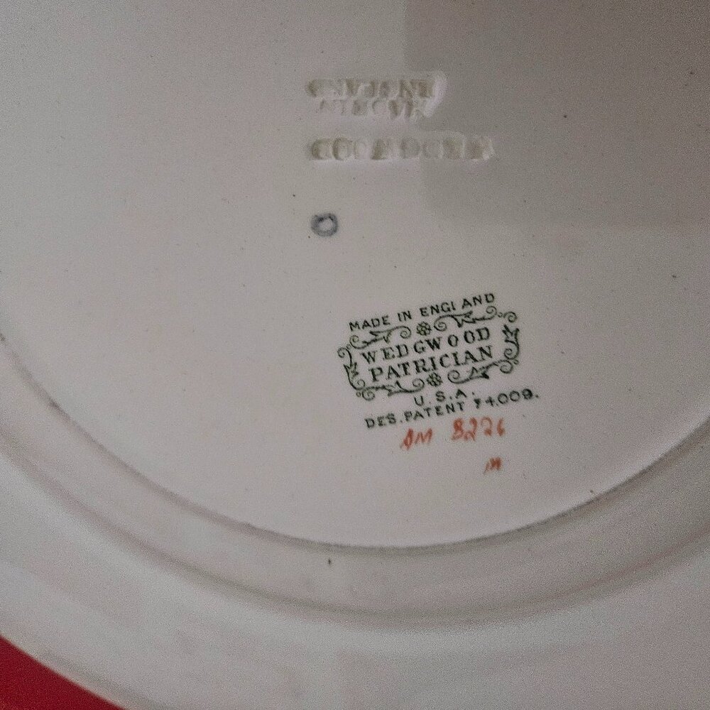 Wedgewood patrician plate in torbay green pattern embossed scroll border - Picture 6 of 6